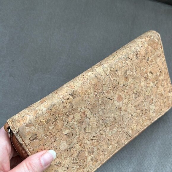 Thirty-one All About the Benjamins Wallet - Tan Metallic Cork - Picture 4 of 6